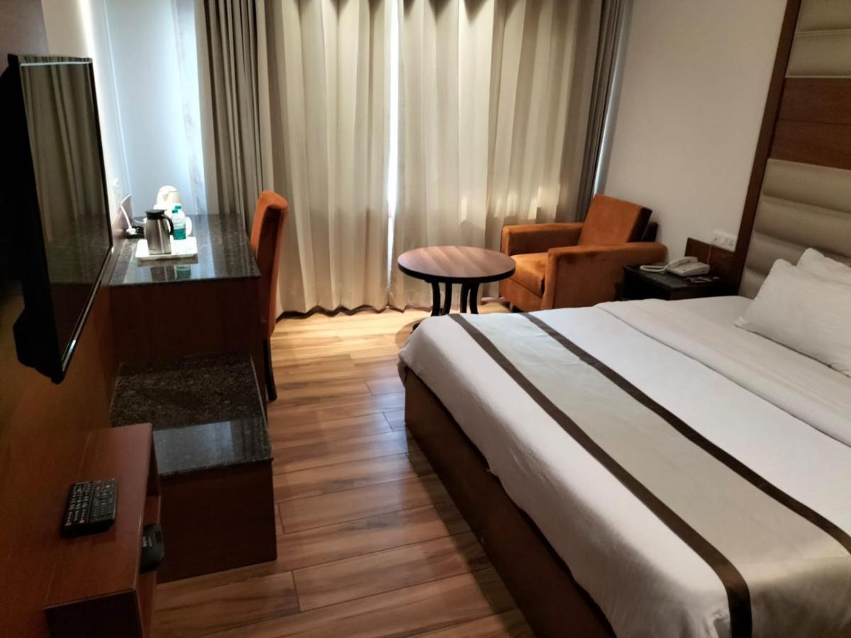 Hotel Ambica Katra Катра Екстериор снимка