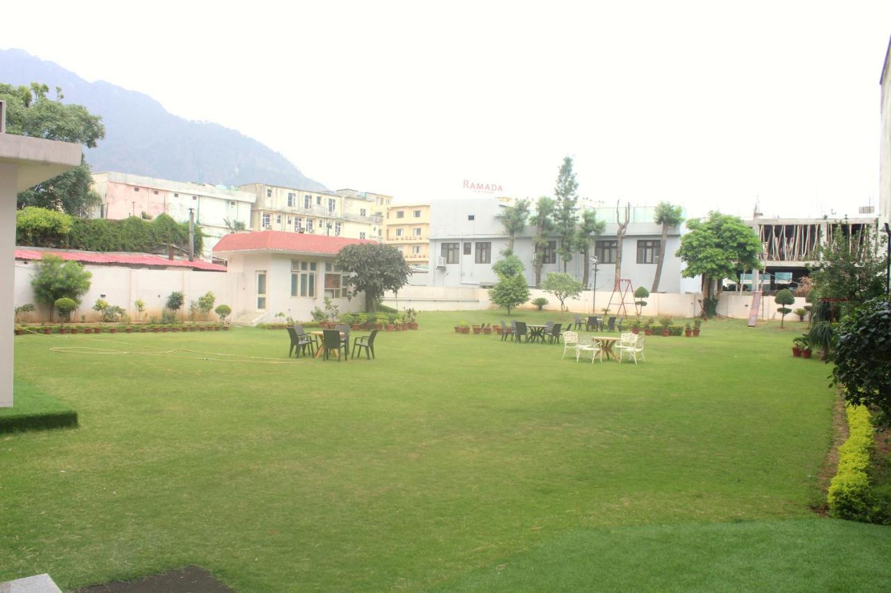 Hotel Ambica Katra Катра Екстериор снимка