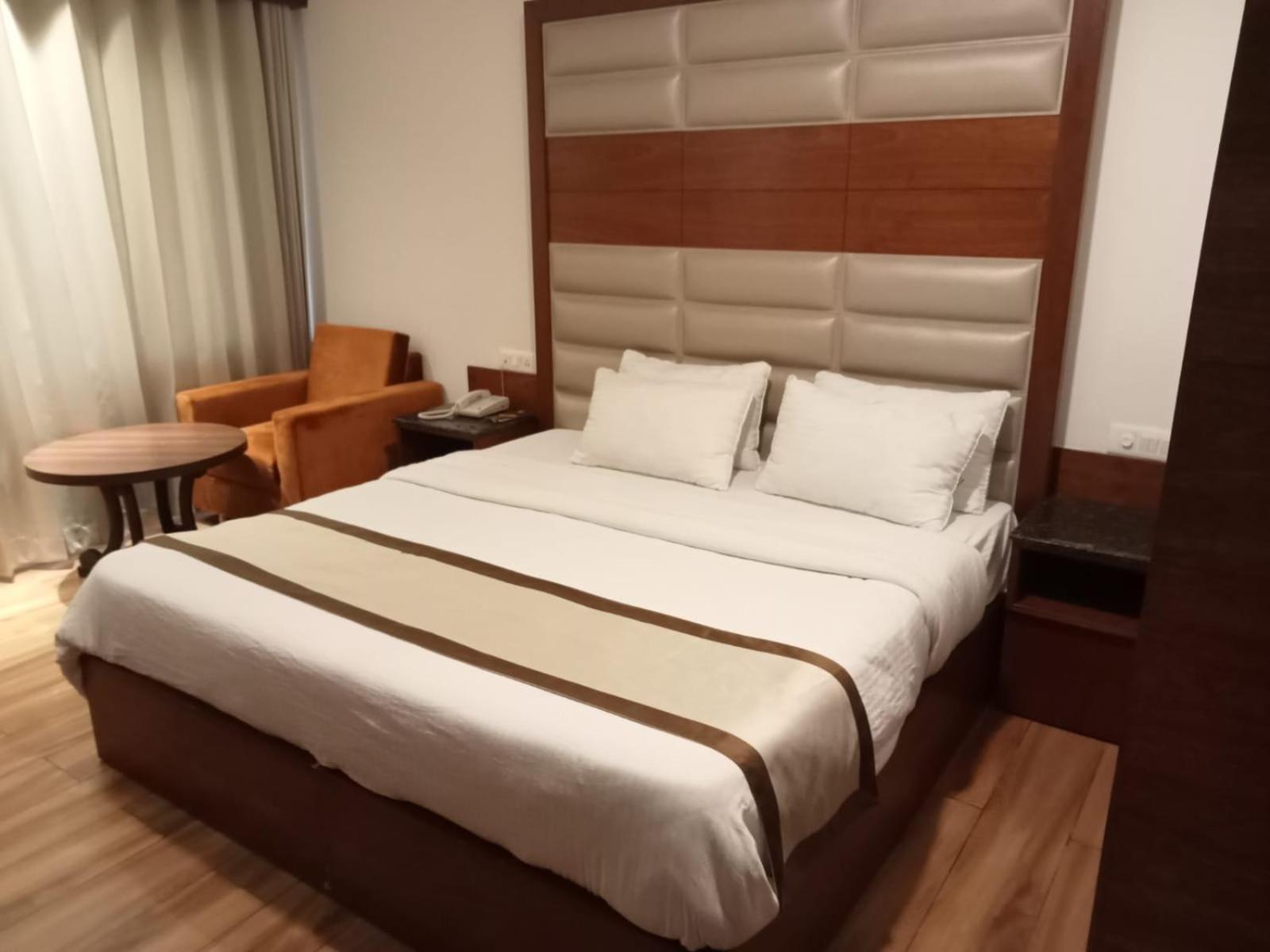 Hotel Ambica Katra Катра Екстериор снимка